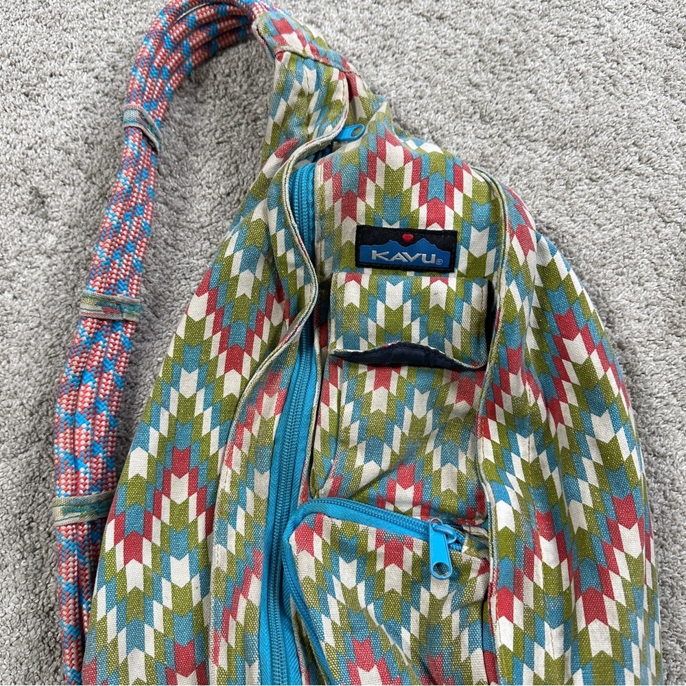 Kavu Women’s Rope Sling Bag Crossbody Travel in Garden Tile Southwest - Picture 2 of 11